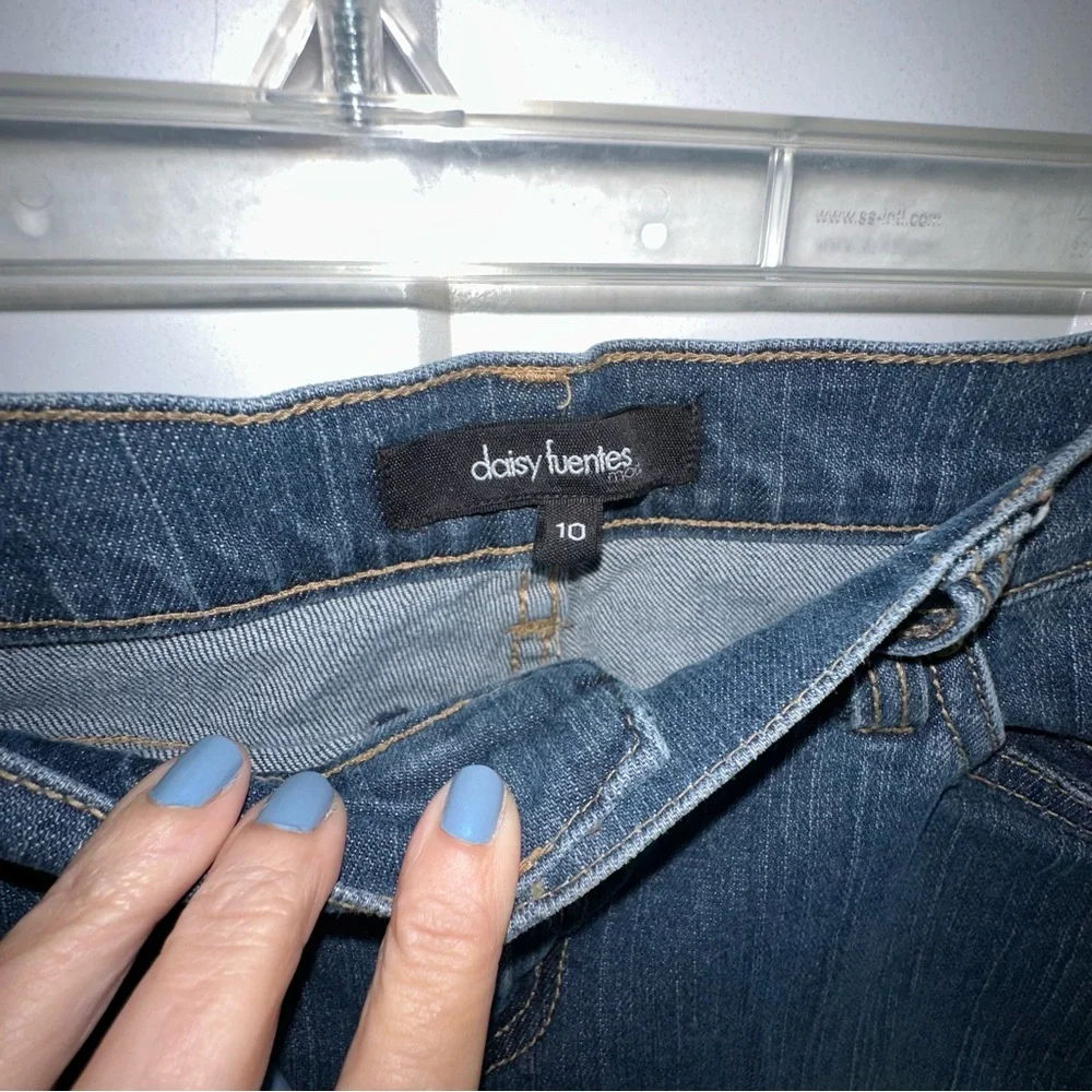 Women's Daisy Fuentes Denim Jeans with Cute Pocket Stitching - Size 10 - Picture 2 of 8